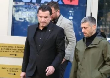 Veliaj rikthen në detyrën e sekretarit të përgjithshëm të Bashkisë Alban Dokushin