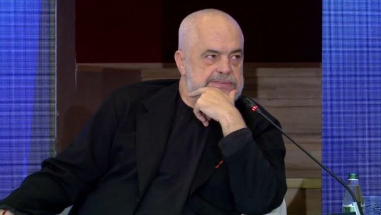 Protestat, Rama: Ka shumë për të reflektuar nën atë koren e zezë