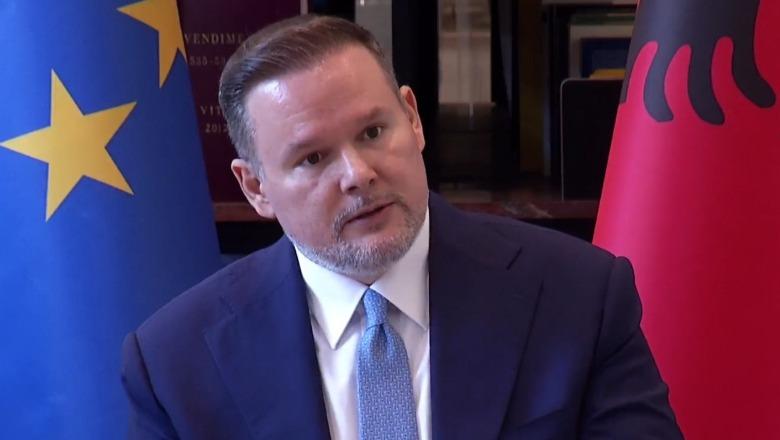 Investimet për bashkitë  Demo  20 mln euro për emergjencat  10 mln për transportin