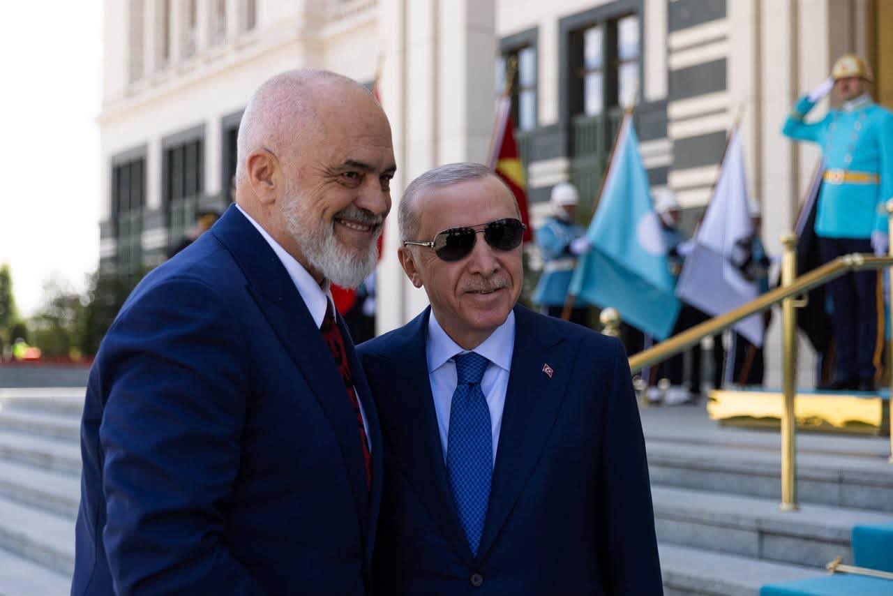 Kryeministri Rama takon Erdoganin pas Samitit të NATO-s: Çfarë u diskutua në Ankara?
