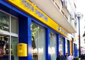 Vodhën 69 mln lekë nga pensionet, arrestohen 3 zyrtaret e Postës Shqiptare