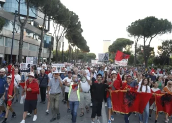 Dita e 44-të e protestës, qytetarët mblidhen para Kryeministrisë