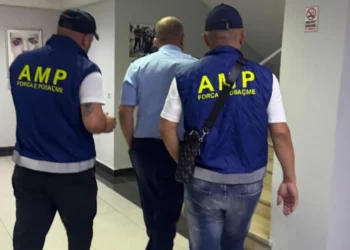 Lojëra fati dhe drogë/ 3 të arrestuar në Fushë-Krujë, mes tyre një punonjës policie
