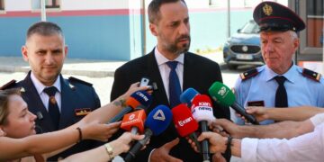 Lamallari: Dhunuesit e policisë nuk janë protestues, por vandalë