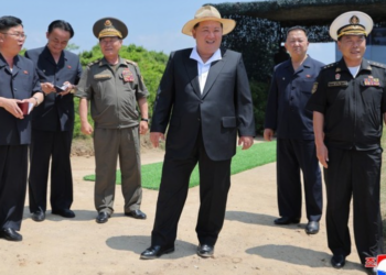 Kim mbikëqyr testin strategjik të raketave nga shkatërruesi i ri detar