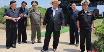 Kim mbikëqyr testin strategjik të raketave nga shkatërruesi i ri detar