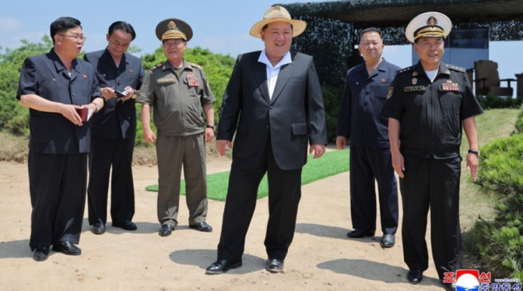 Kim mbikëqyr testin strategjik të raketave nga shkatërruesi i ri detar