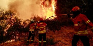 Zjarret përfshijnë Francën, Spanjën dhe Portugalinë, mijëra banorë evakuohen