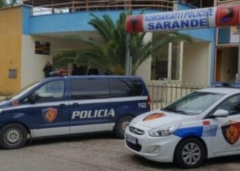 Dhunuan dhe kërcënuan me thikë Policin në Sarandë, shpallen në kërkim 3 autorët