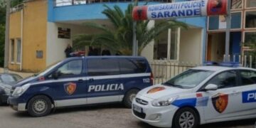 Dhunuan dhe kërcënuan me thikë Policin në Sarandë, shpallen në kërkim 3 autorët