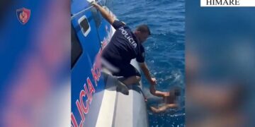 Rrezikuan jetën në det, Policia Kufitare shpëton 9 turistë të huaj