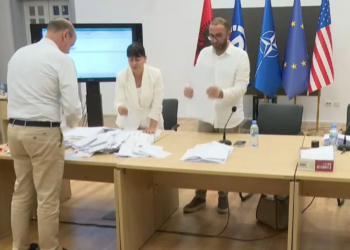 Julia Emiri zgjidhet kryetare e Këshillit Kombëtar të PD