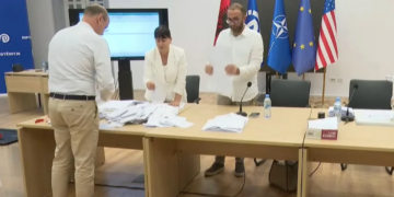 Julia Emiri zgjidhet kryetare e Këshillit Kombëtar të PD