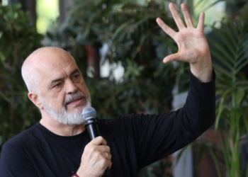 “Sharlatanë, delirantë dhe dështakë”, Rama flet për protestën