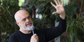 “Sharlatanë, delirantë dhe dështakë”, Rama flet për protestën