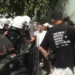 Përplasje mes protestuesve dhe policisë, kaos para Parlamentit