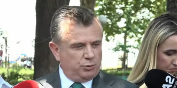 “Grup mbeturinash sociale”, Balla: Kush ngre dorën kundër policisë, do…