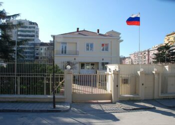 Protesta/ Ambasada e Rusisë reagon pas deklaratave të Ballës dhe Gonxhjas