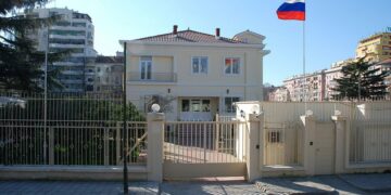Protesta/ Ambasada e Rusisë reagon pas deklaratave të Ballës dhe Gonxhjas