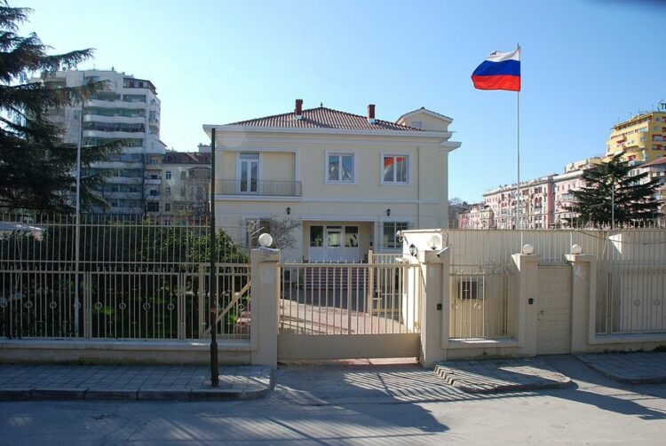 Protesta/ Ambasada e Rusisë reagon pas deklaratave të Ballës dhe Gonxhjas
