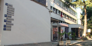 Protestuesit e arrestuar dalin sot në gjyq, nis protesta para Gjykatës së Tiranës