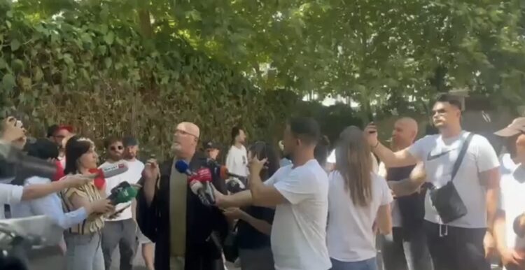 Gjyqi/ Dy protestues mbeten në arrest shtëpie, lirohen 19 të tjerët