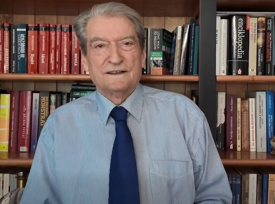 Sali Berisha reagon për protestën kundër Edi Ramës: "Funeral simbolik i narkodiktatorit"
