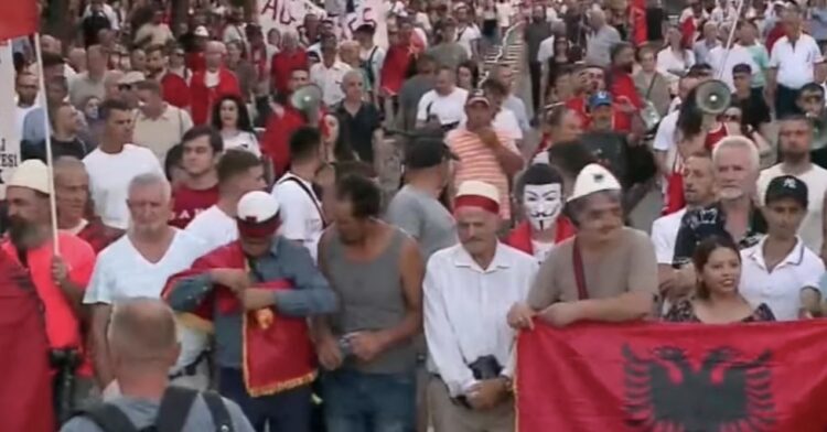 Dita e 36-të, qytetarët protestojnë para Kryeministrisë