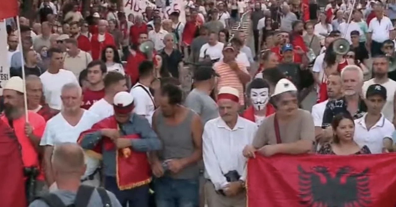 Protesta e 36-të në Prishtinë: Qytetarët kërkojnë dorëheqjen e qeverisë
