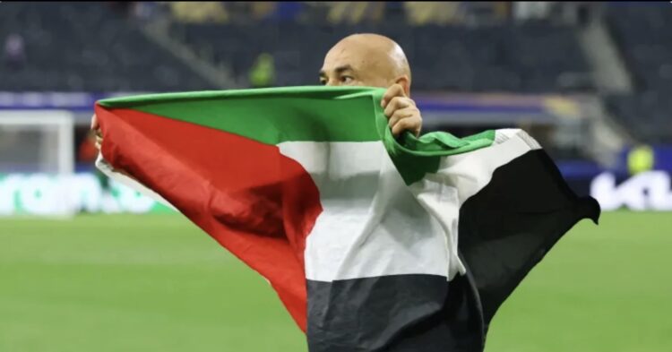 Shpalosi flamurin e Palestinës, por FIFA nuk do ta sanksionojë trajnerin e Egjiptit