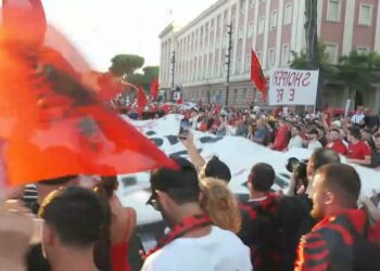 37 ditë protestë, qytetarët kërkojnë dorëheqjen e kryeministrit Rama