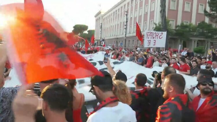 37 ditë protestë, qytetarët kërkojnë dorëheqjen e kryeministrit Rama