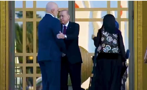 Kryeministri Rama dhe bashkëshortja në Ankara  priten nga Erdogan