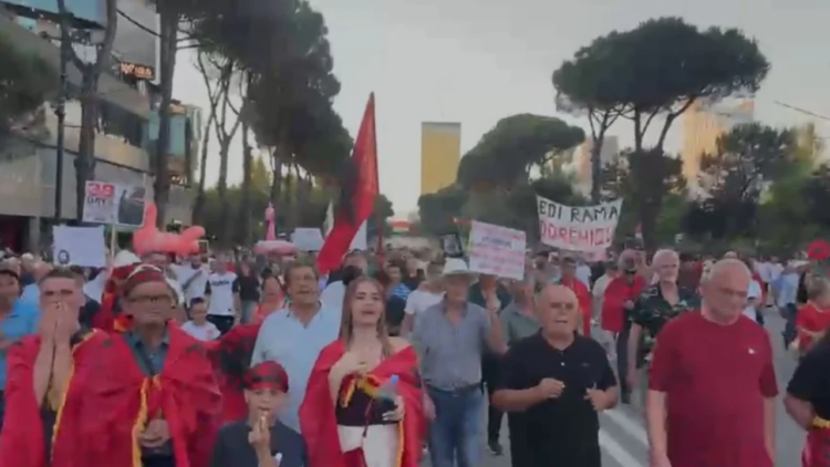 38 ditë protestë, qytetarët: Rama në burg, Berisha në burg
