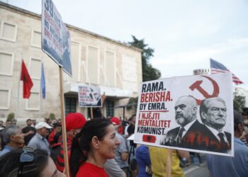 39 ditë protestë në Tiranë, qytetarët thirrje kundër klasës politike