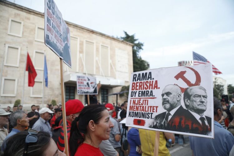 39 ditë protestë në Tiranë, qytetarët thirrje kundër klasës politike
