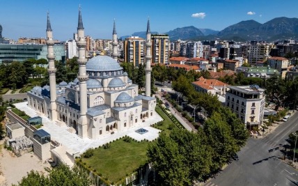 Tirana, destinacion ekonomik i Evropës për pushime verore sipas media italiane
