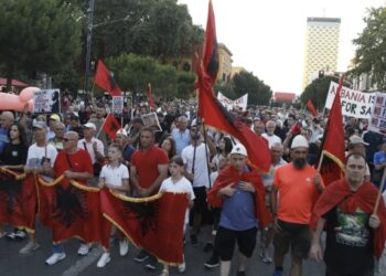 42 ditë protestë, qytetarët: Shqipëria kërkon revolucion