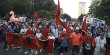 42 ditë protestë, qytetarët: Shqipëria kërkon revolucion