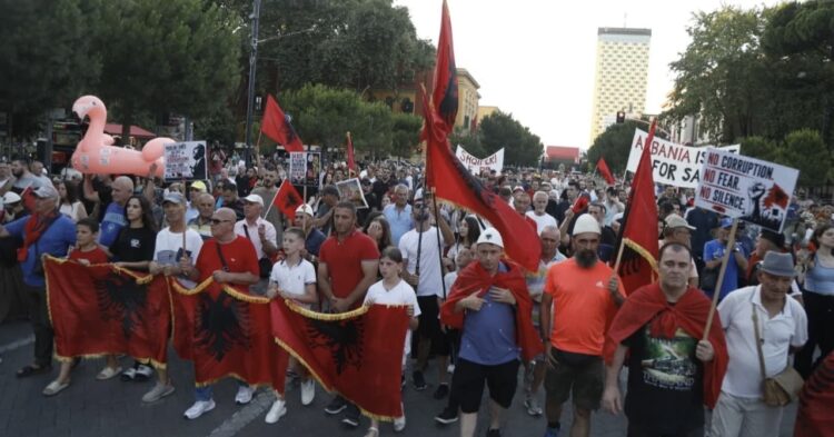 42 ditë protestë, qytetarët: Shqipëria kërkon revolucion