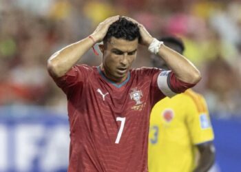 Ish-sulmuesi i Anglisë mesazh Ronaldos: Po pengon zhvillimin e ekipit, të tërhiqet