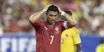 Ish-sulmuesi i Anglisë mesazh Ronaldos: Po pengon zhvillimin e ekipit, të tërhiqet