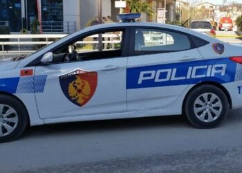 Makina e Policisë Bashkiake përplas 13-vjeçarin në Vlorë