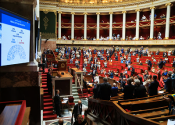 Franca miraton ligjin për eutanazinë, nisin protestat