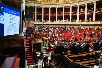 Franca miraton ligjin për eutanazinë, nisin protestat