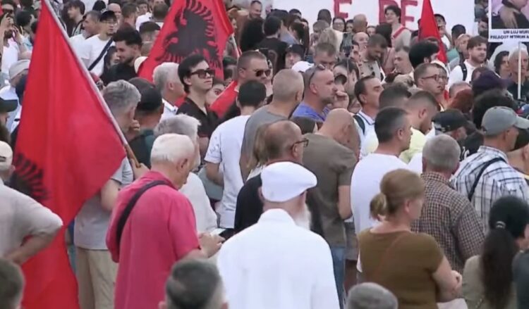 Dita e 48-të e protestës, qytetarët: Shqipëri e re