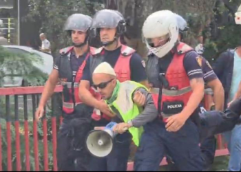 Kuvend dhe protestë, qytetarët përplasen me Policinë