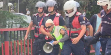 Kuvend dhe protestë, qytetarët përplasen me Policinë