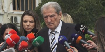 Berisha: Rama zhduku flamurin e NATO-s nga institucionet dhe kërkon të…
