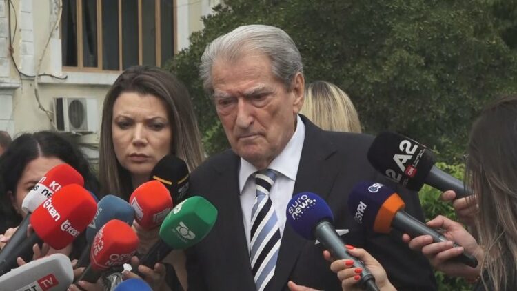 Berisha: Rama zhduku flamurin e NATO-s nga institucionet dhe kërkon të…